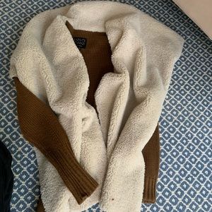 Sweater jacket with faux fur